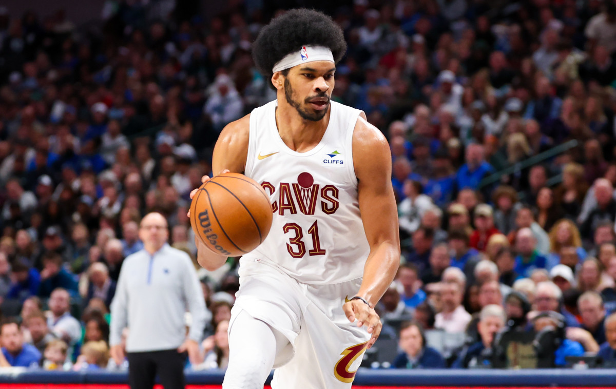 Dec 27, 2023; Dallas, Texas, USA; Cleveland Cavaliers center Jarrett Allen (31) drives to the basket during the second quarter against the Dallas Mavericks at American Airlines Center.